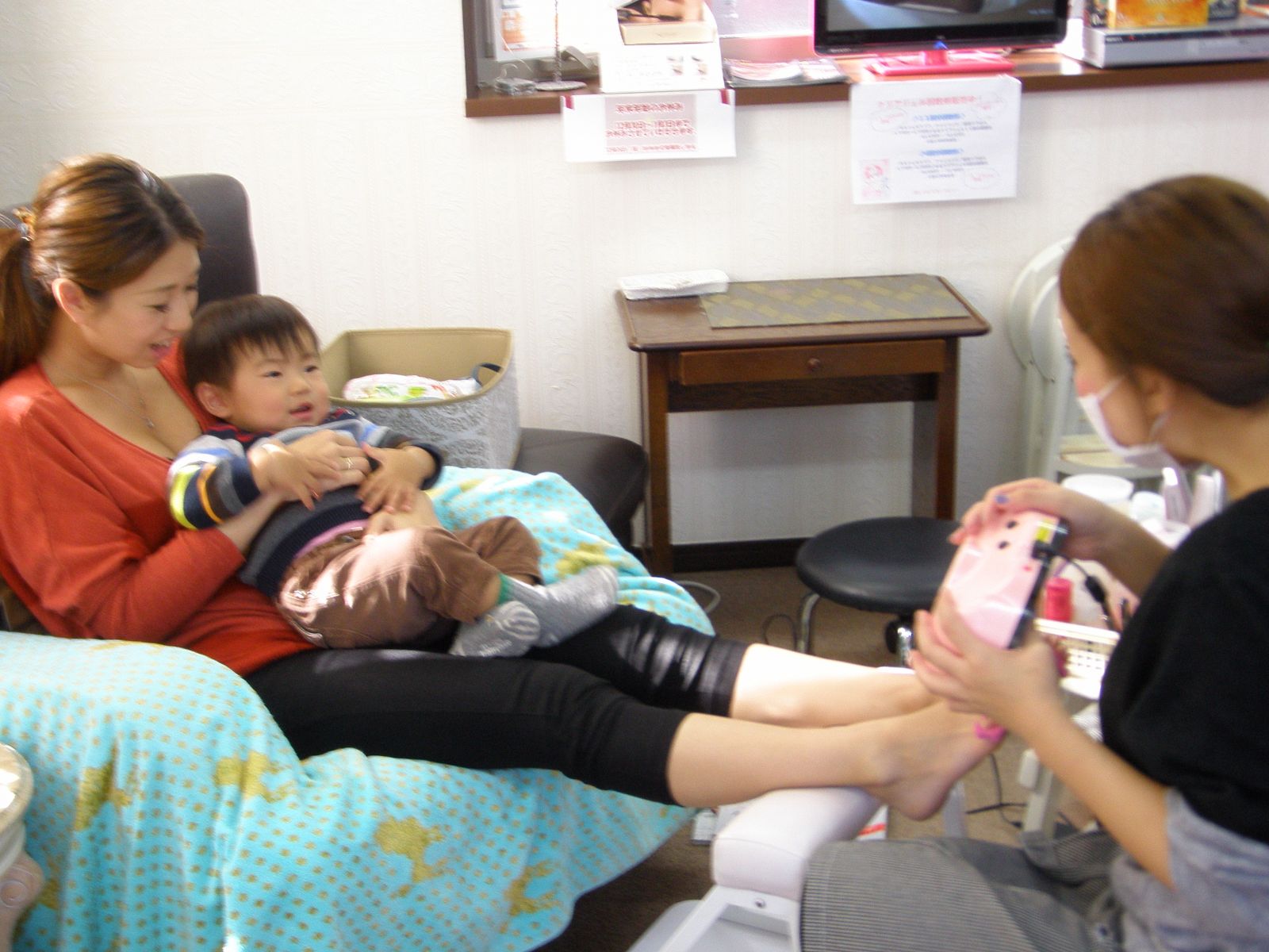 主婦の方も安心。
お子様を連れてのご来店も可能です。
(予約時にスタッフにお伝えください♪)