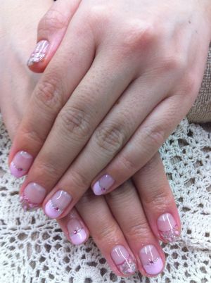 ピンクのグラデーションフレンチ×シルバーのライン