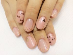 ヌードベージュのワンカラー×ブラウンの三角柄