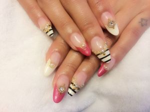 ローズピンク×白黒ボーダー×パールとゴールド