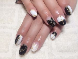 ブラック×ホワイトのバイカラー×ゴールドライン