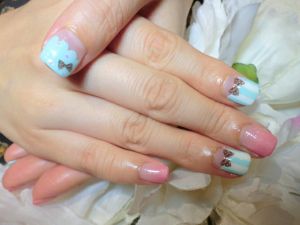 ピンク×水色のワンカラー×白い花とリボン