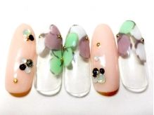 ピンクベージュ×ミントの花びらチップ×小花モチーフ