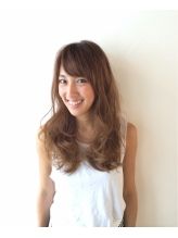 ネイリスト　中井 麻理奈