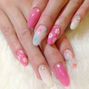 ピンク×ホワイトのグラデーション×白い小花