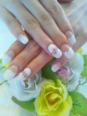 ホワイトフレンチ×シルバーのライン