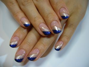ネイビーの斜めフレンチ×シルバーライン