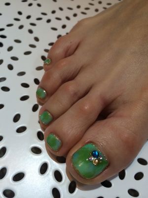 グリーンのワンカラーフット×ゴールドストーン