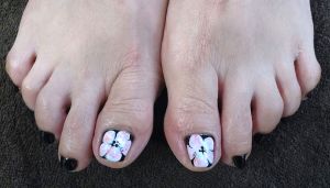 フットジェル、黒×お花のアート