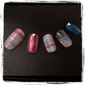 ラフな手描きのスモーキーチェック