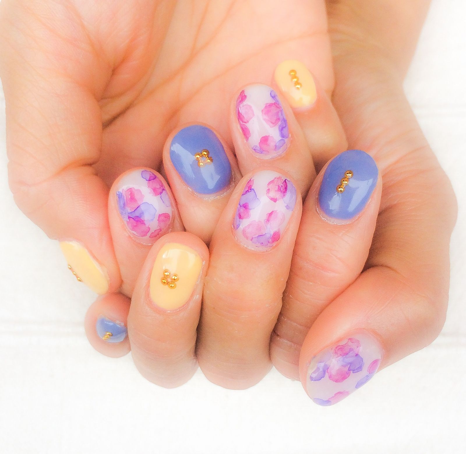 SALOON nail