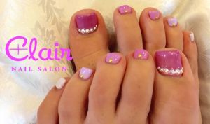 ピンクパープルで女子力アップネイル
