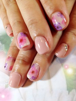 お花アートとベージュピンクで春ネイル