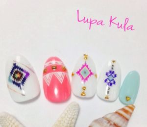 オルテガ柄ネイル