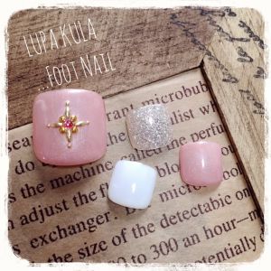 ピンク&シルバーフットネイル