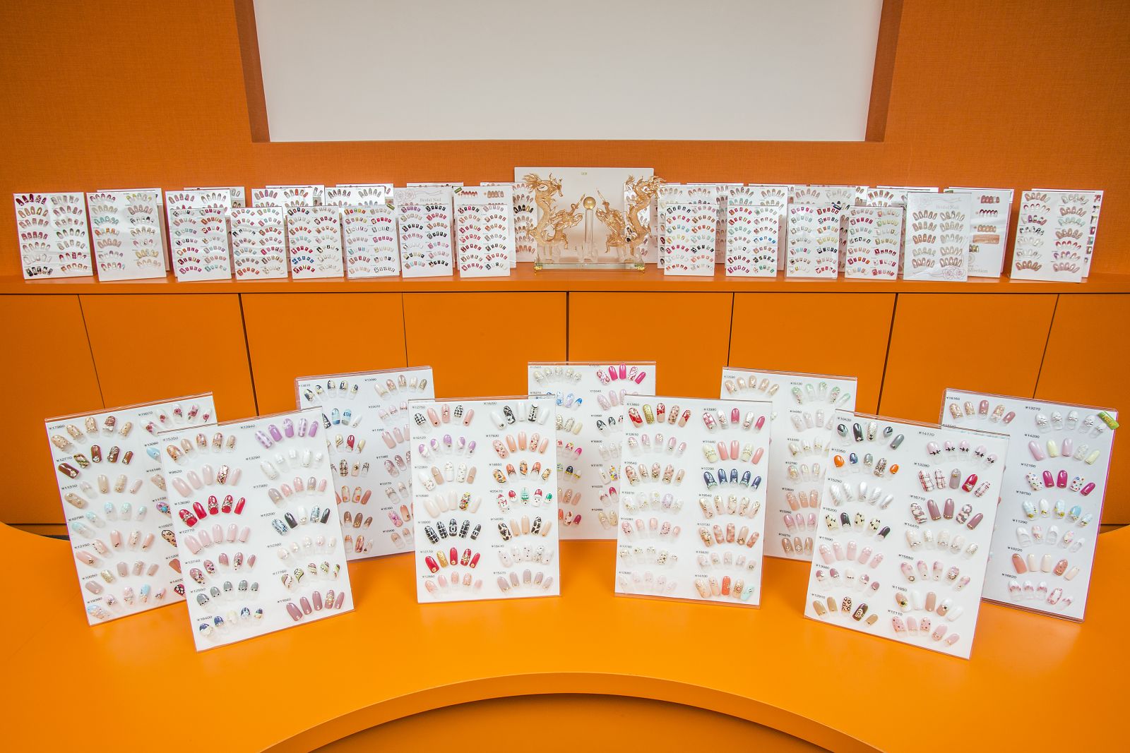 HAND&FOOTサンプル☆
約1000種類のサンプルをご用意しております。