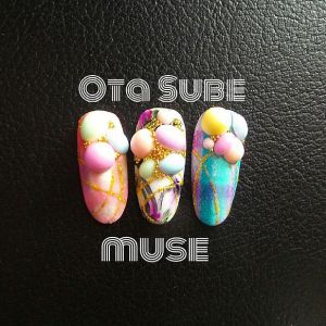 ピンク×ブルーのニュアンス×ゴールド箔と3Dパーツ