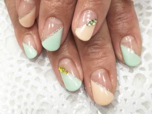 斜めフレンチネイル