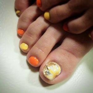 お客様ネイル『夏フラワーフットネイル』
