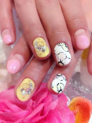 手書きフラワーネイル