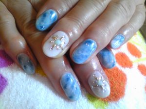 ブルーの大理石マーブル×雪の結晶パーツ