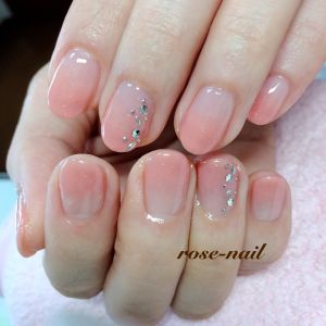 ピンクベージュのグラデ×ストーンのライン
