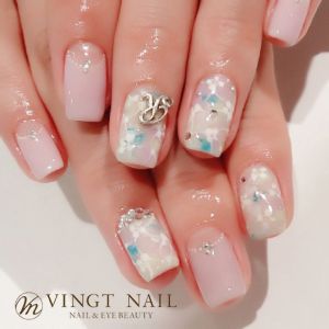 スプリングネイル　逆フレンチ＆お花デザイ
