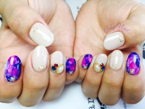 タイダイ柄×ビジューネイル