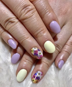 春カラー×お花ネイル