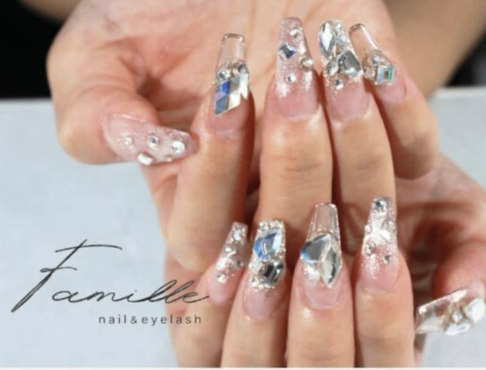 nail & eyelash Famille 池袋東口店