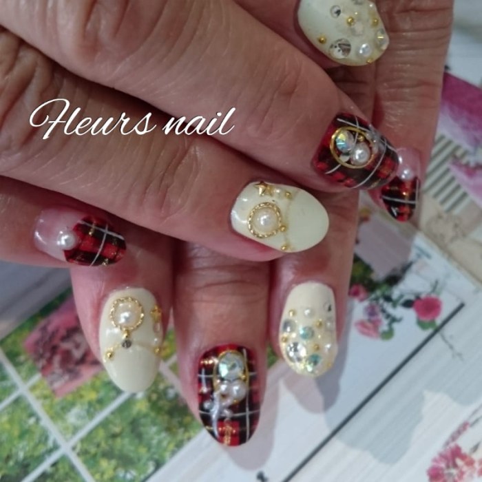 Fleurs Nail
