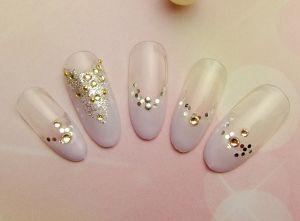 ピンクのグラデーション×ゴールドの立体フラワーとストーン