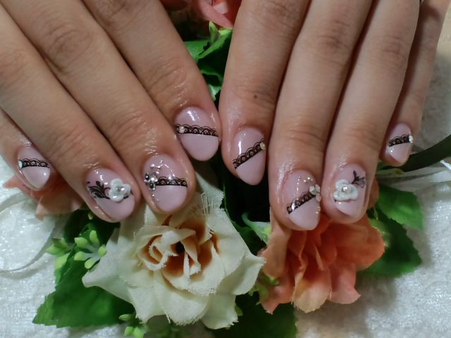 ピンク×黒レース＆3Dお花の個性派ネイル♪
