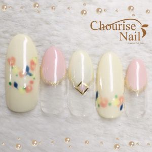 イニシャル小花ネイル