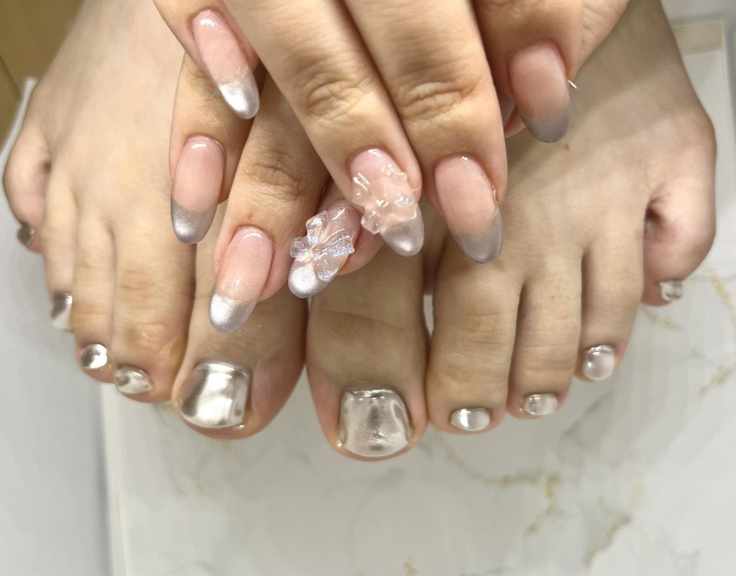 メタリックのお揃いネイル