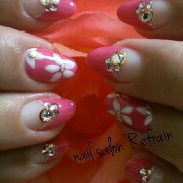nail salon Refrain