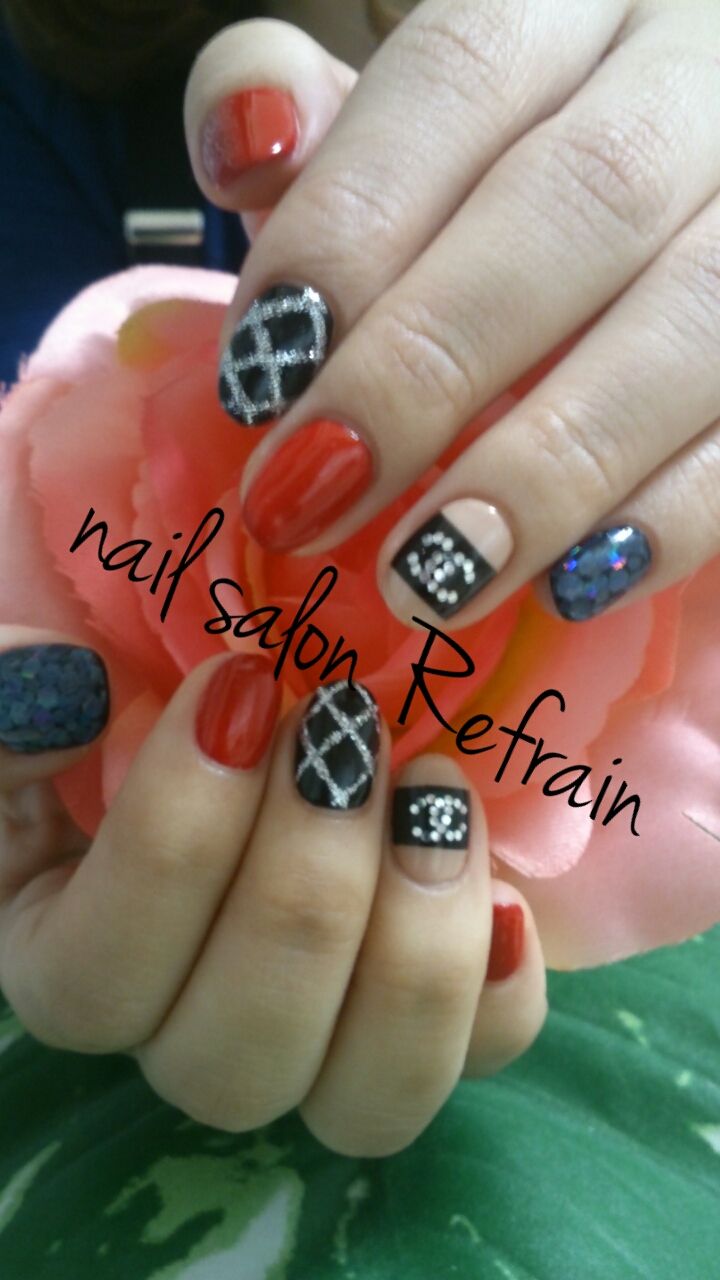 nail salon Refrain
