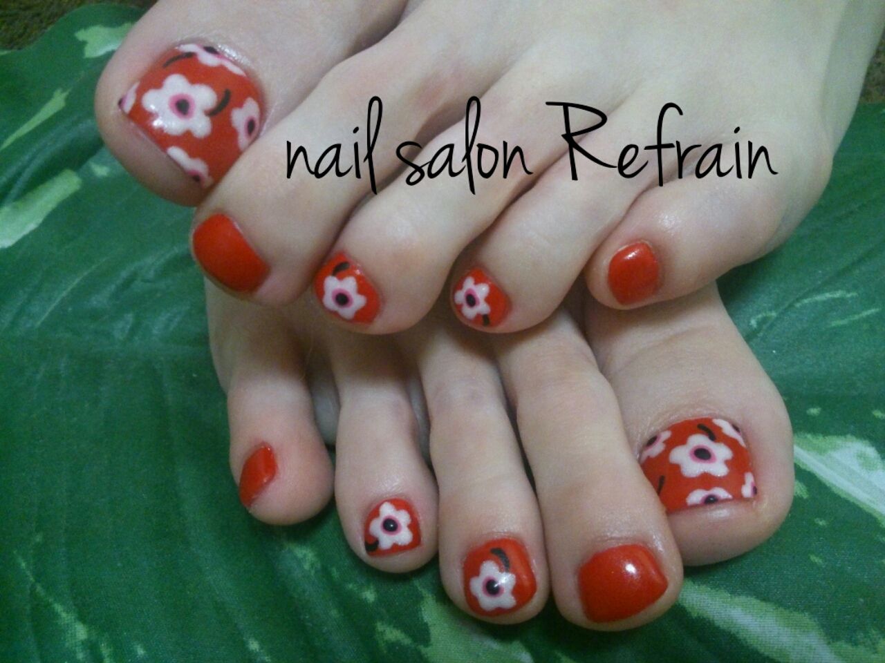nail salon Refrain