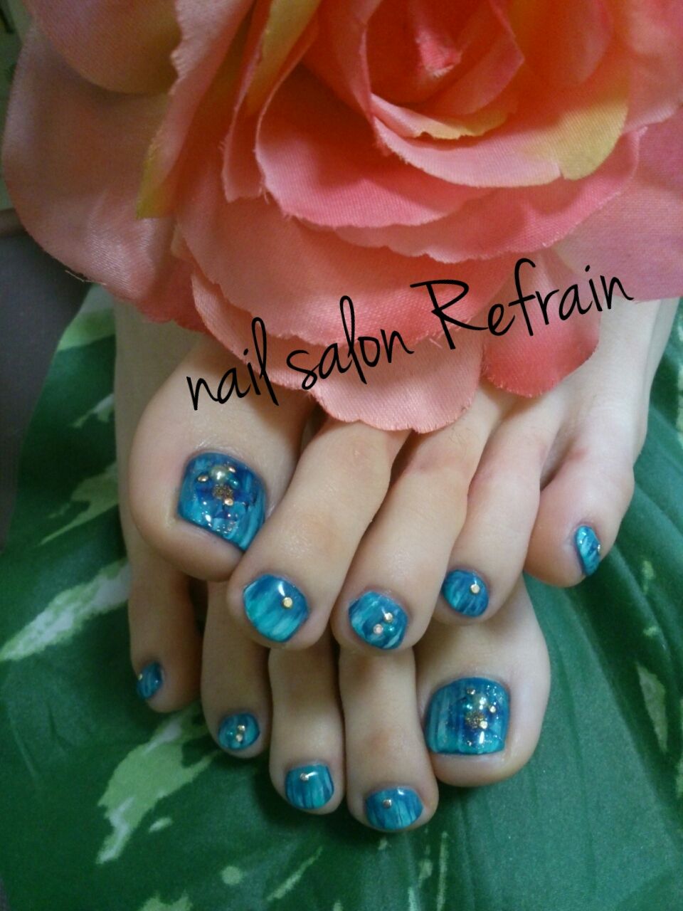 nail salon Refrain
