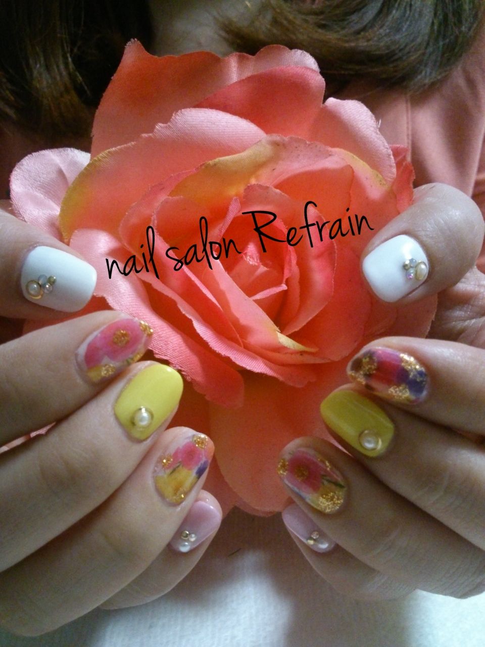 nail salon Refrain