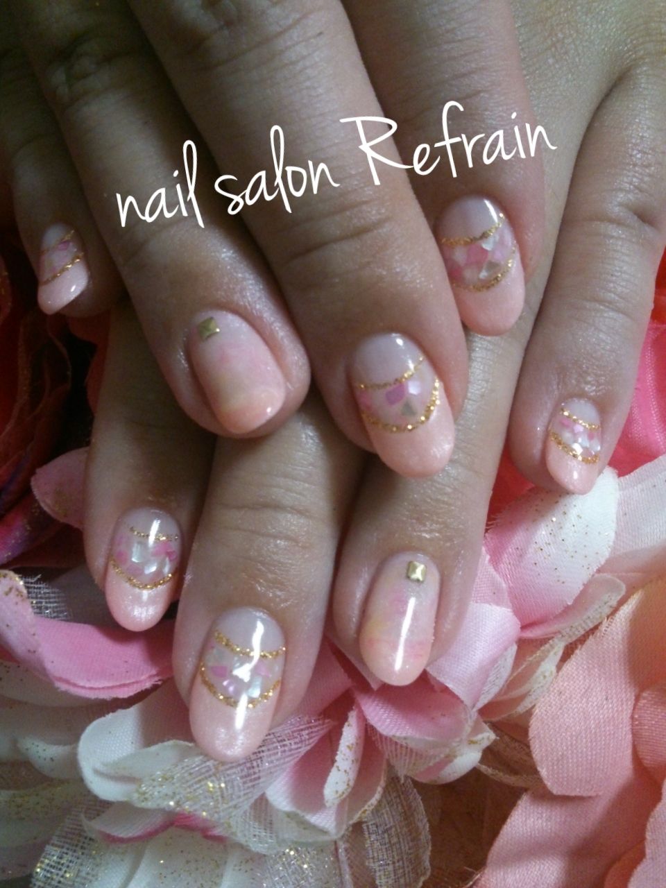 nail salon Refrain