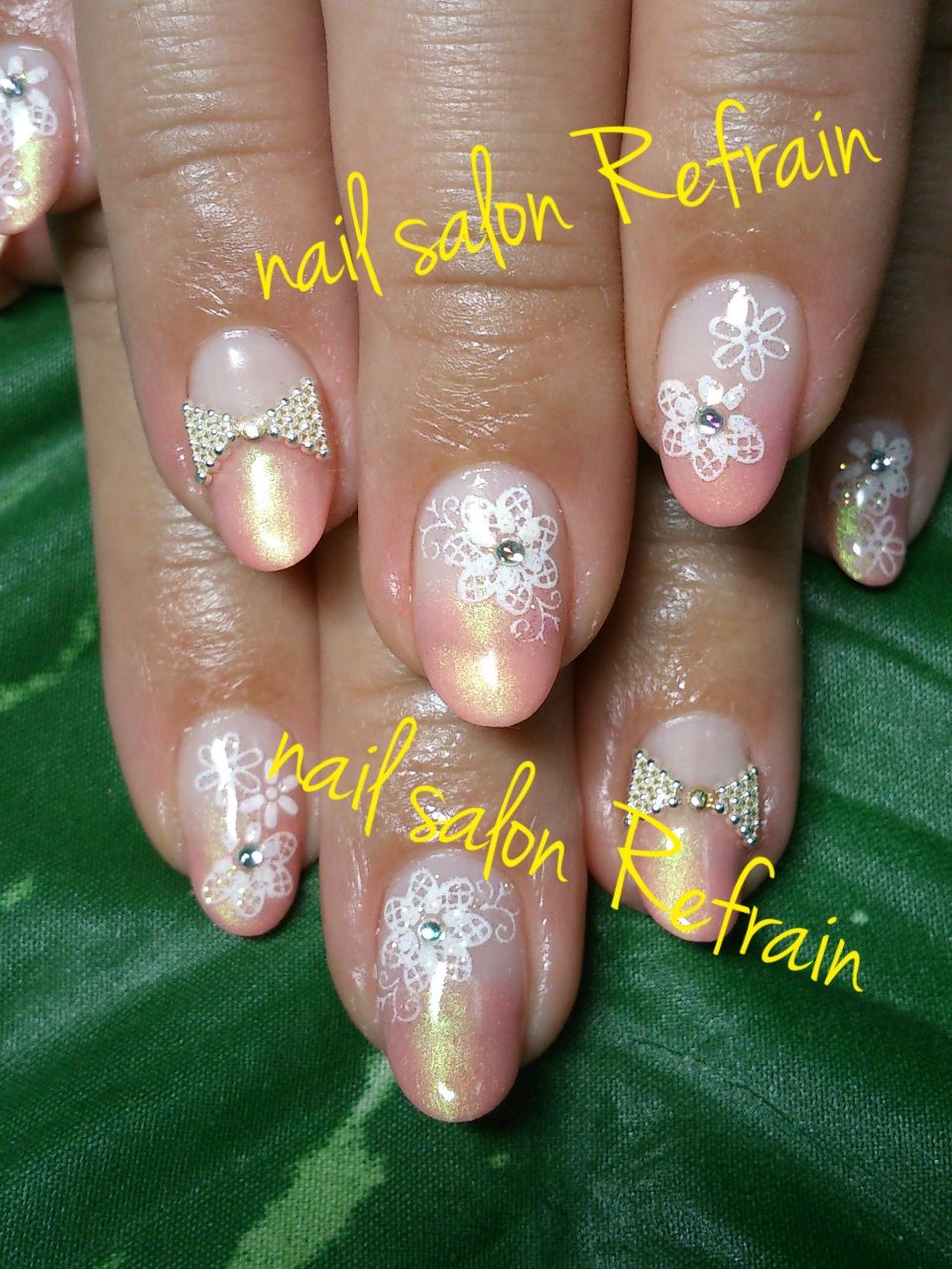 nail salon Refrain