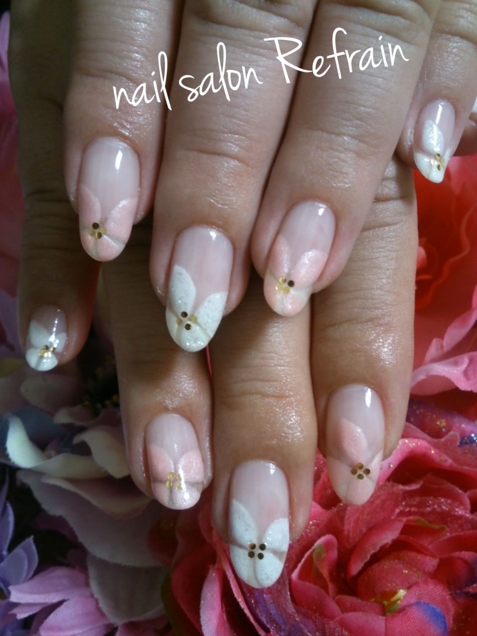 nail salon Refrain