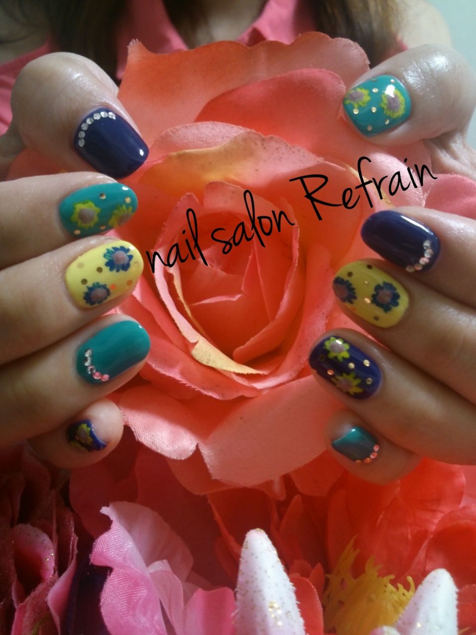 nail salon Refrain