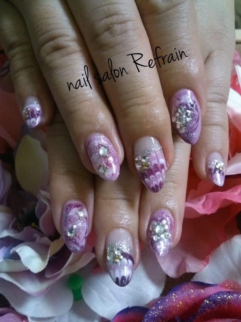 nail salon Refrain