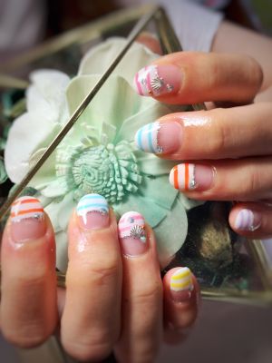 爽やか夏ボーダーネイル