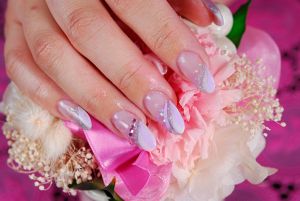 ラベンダーのワンカラー×白の羽根模様