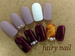 くすみピンクとボルドーのマット×ニット柄とべっ甲