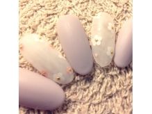 グレージュのワンカラー×白い小花