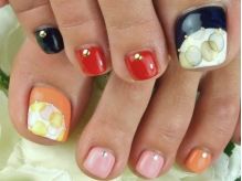 フットのネイビーとオレンジ×白い花柄